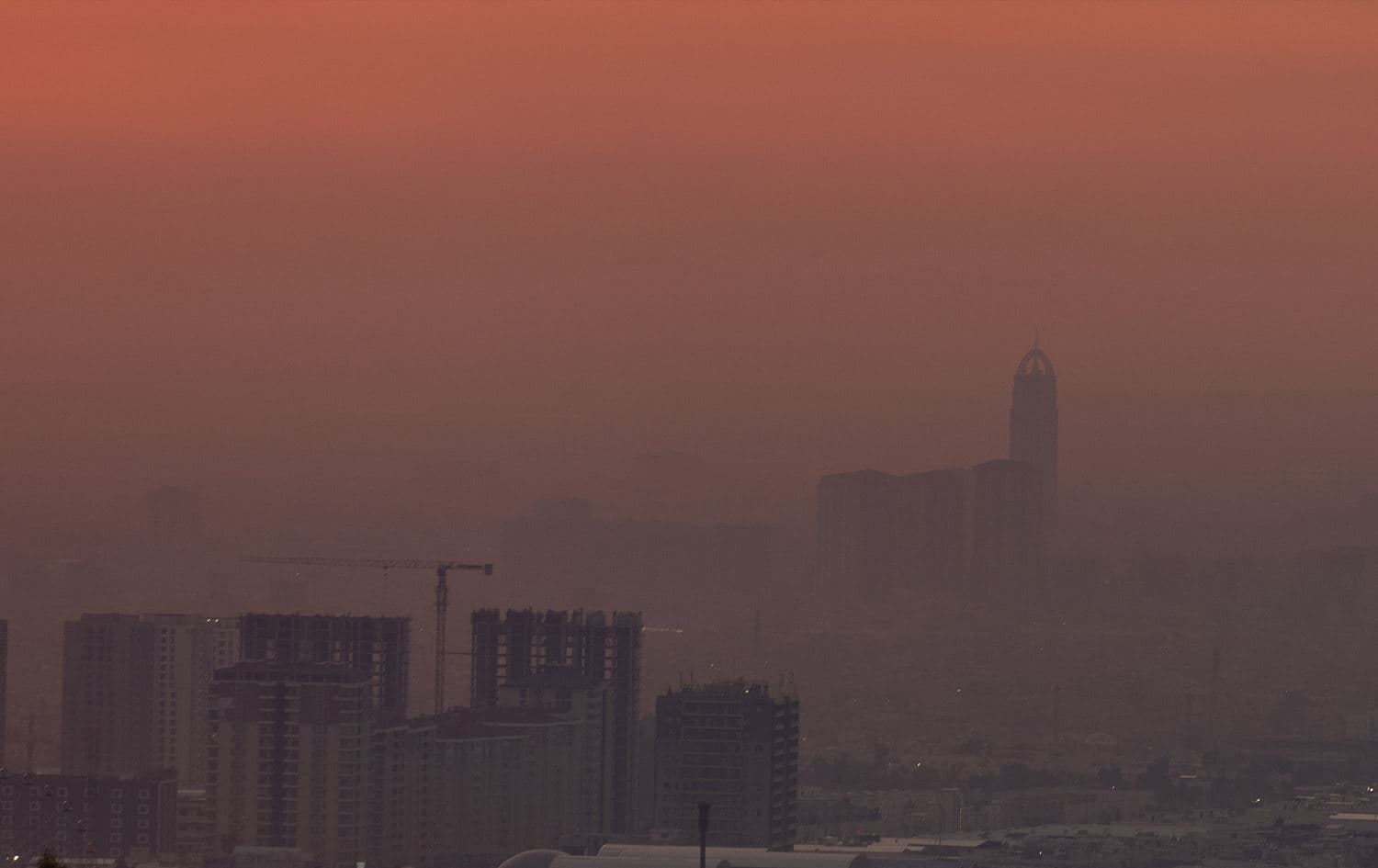 Erbil’s horizon filled with dark smoke as the sun sets on January 7, 2025. Photo: Bilind T. Abdullah/Rudaw