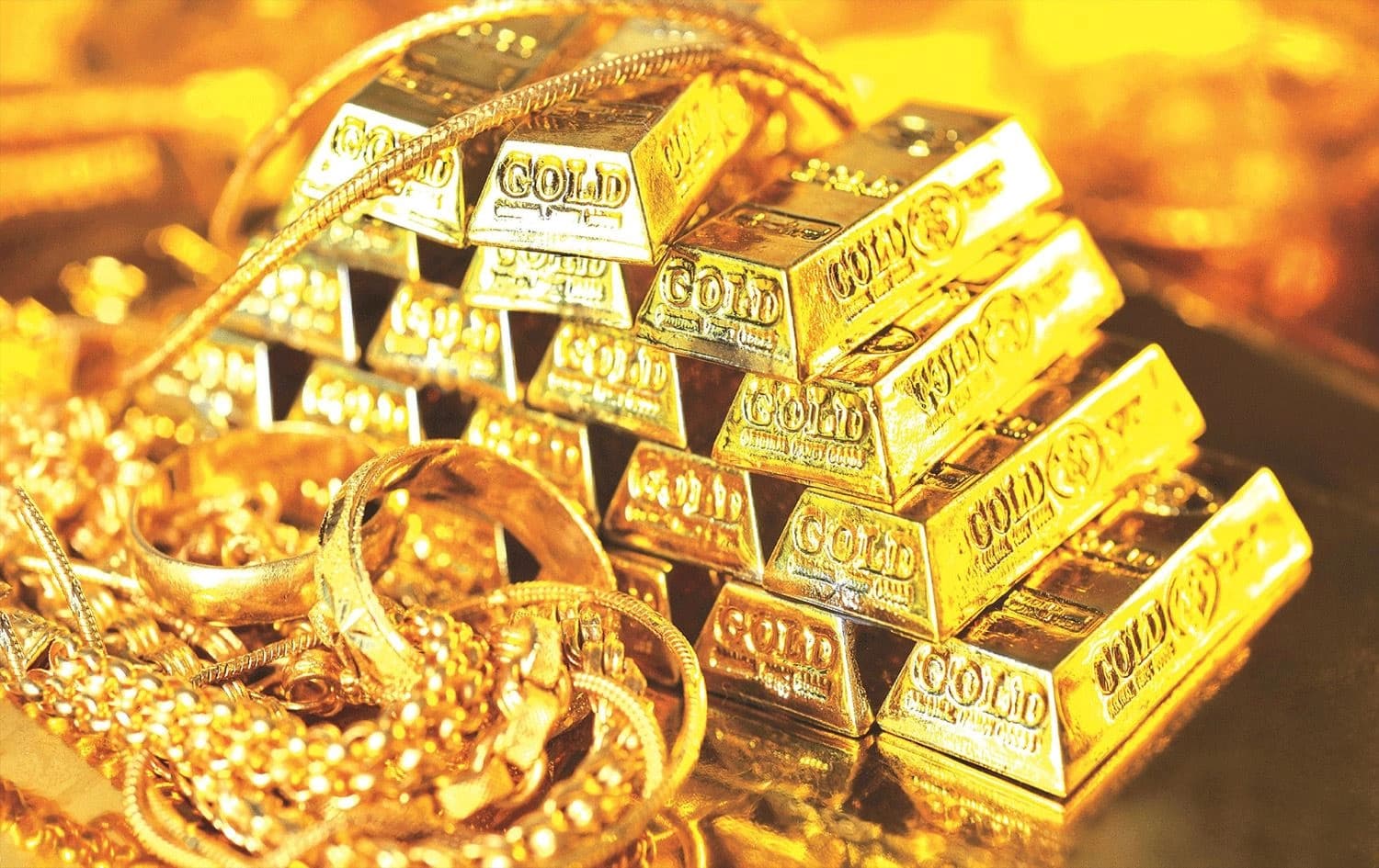 مسقاڵێک زێڕ شەش هەزار دینار بەرز بووەوە.