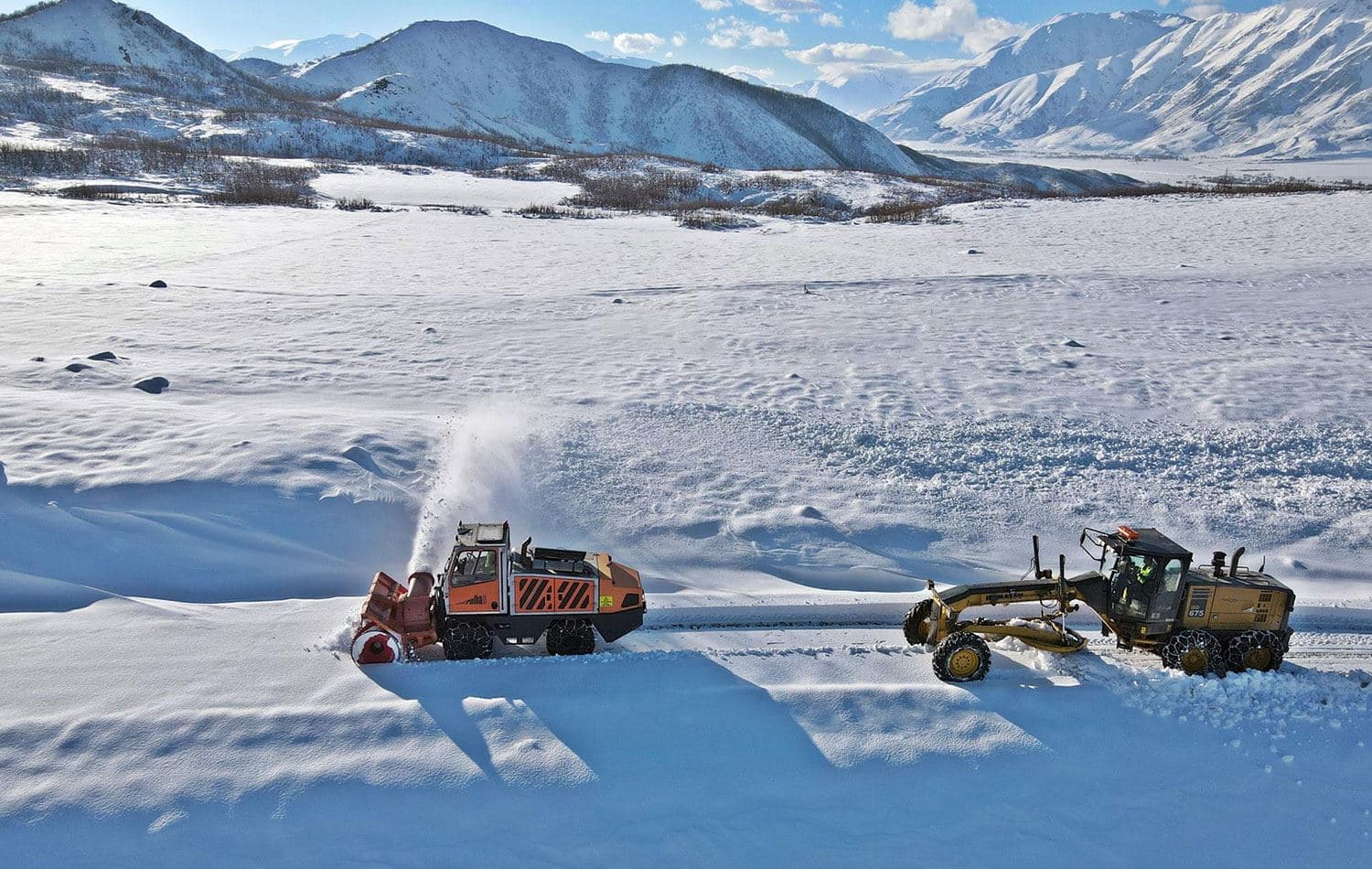 59 araç ve 120 kişilik ekip, köy yollarının ulaşıma açılması için temizleme ve küreme çalışmalarına başladı. / Foto: Ali Haydar Gözlü / Rûdaw