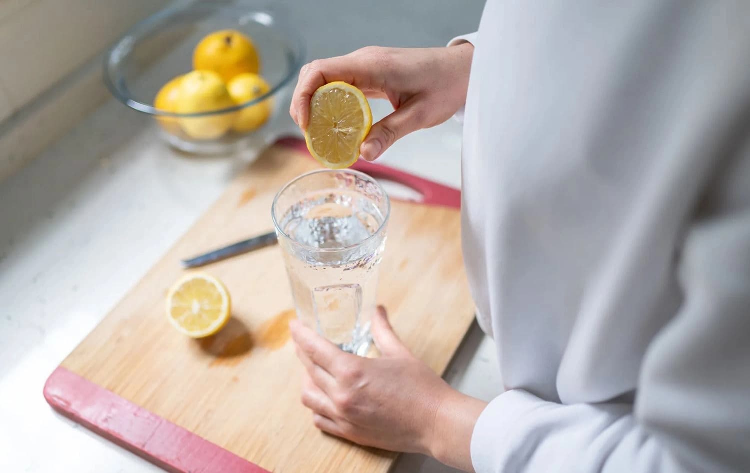 گیراوەی ئاو و لیمۆ. وێنە: clivland clinic