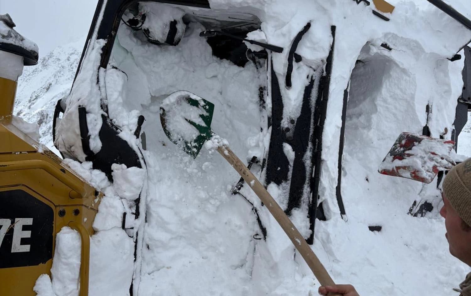 Makîneya kar di bin şapeyê de ma / Wêne: AA