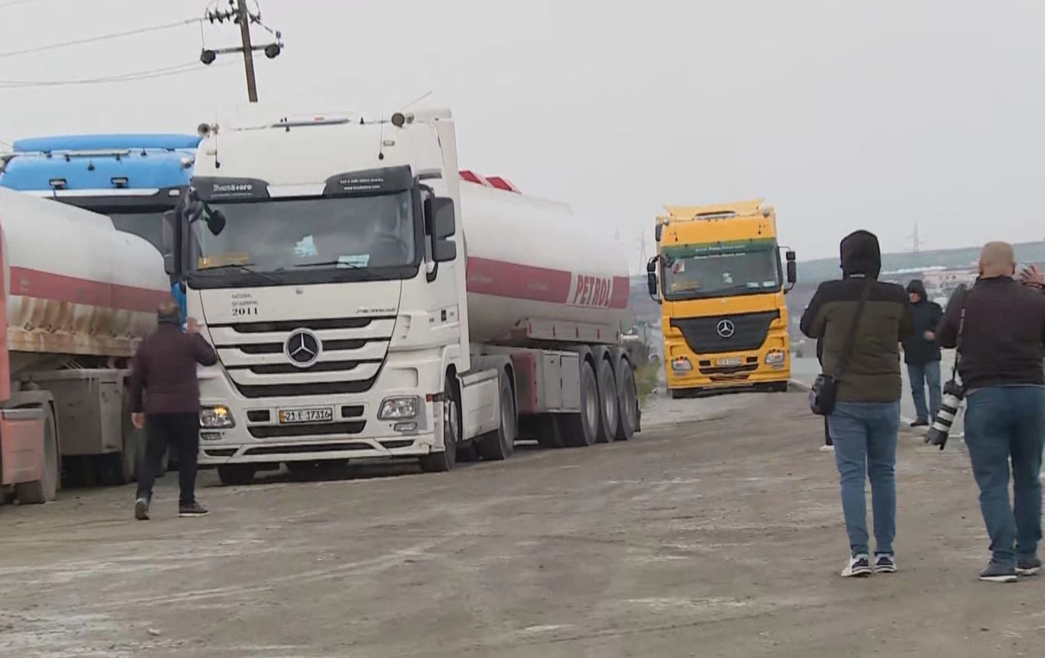 Teachers and civil servants blocking oil trucks passing through Sulaimani-Arbat road in Sulaimani province on February 23. 2025. Photo: Rudaw