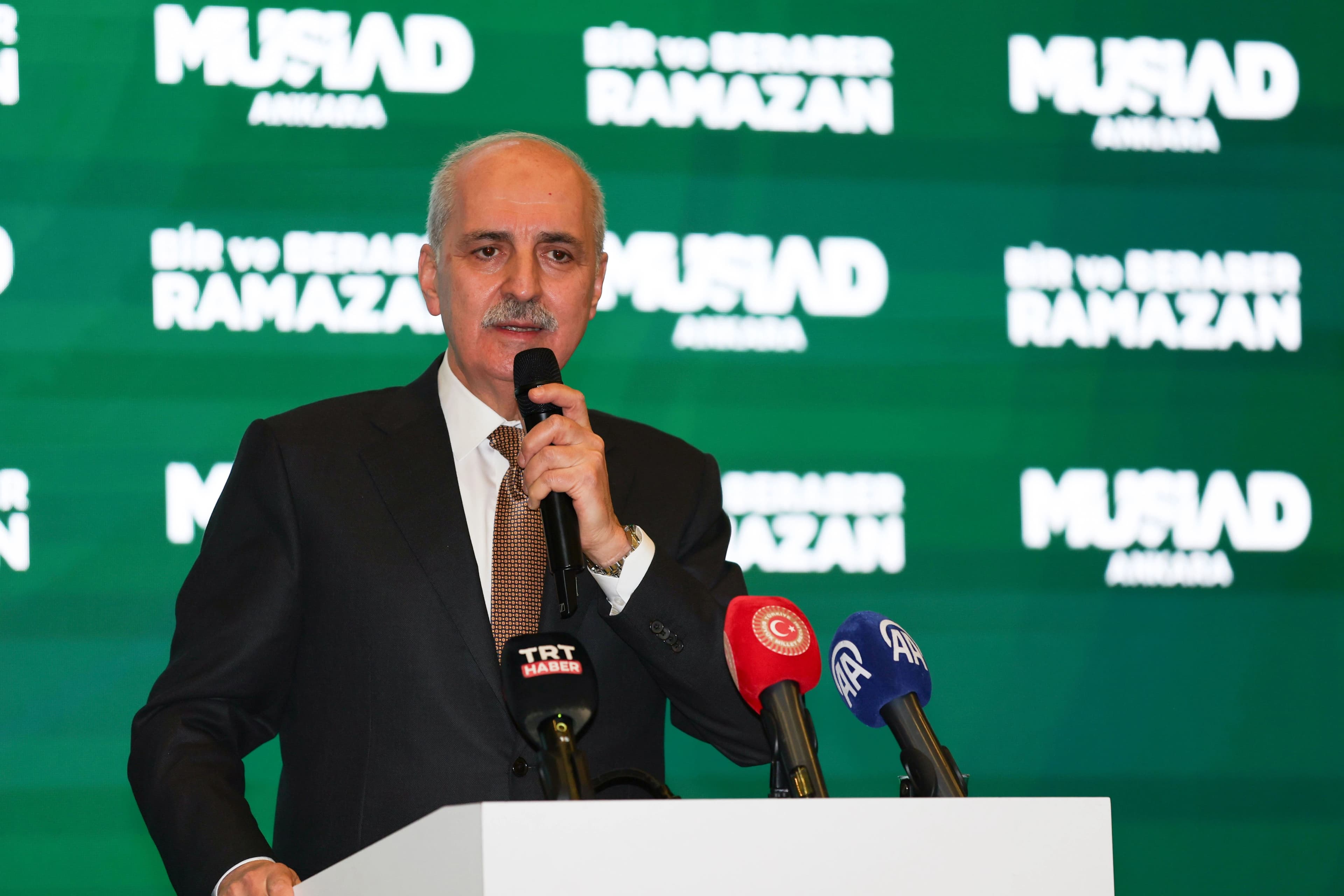 Meclis Başkanı Numan Kurtulmuş, MÜSİAD Ankara Şubesinin geleneksel iftar programına katılarak konuşma yaptı. / Foto: AA
