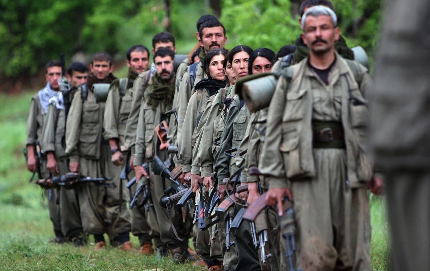 وێنەیەکی ئەرشیڤیی کۆمەڵێک گەریلای پەکەکە