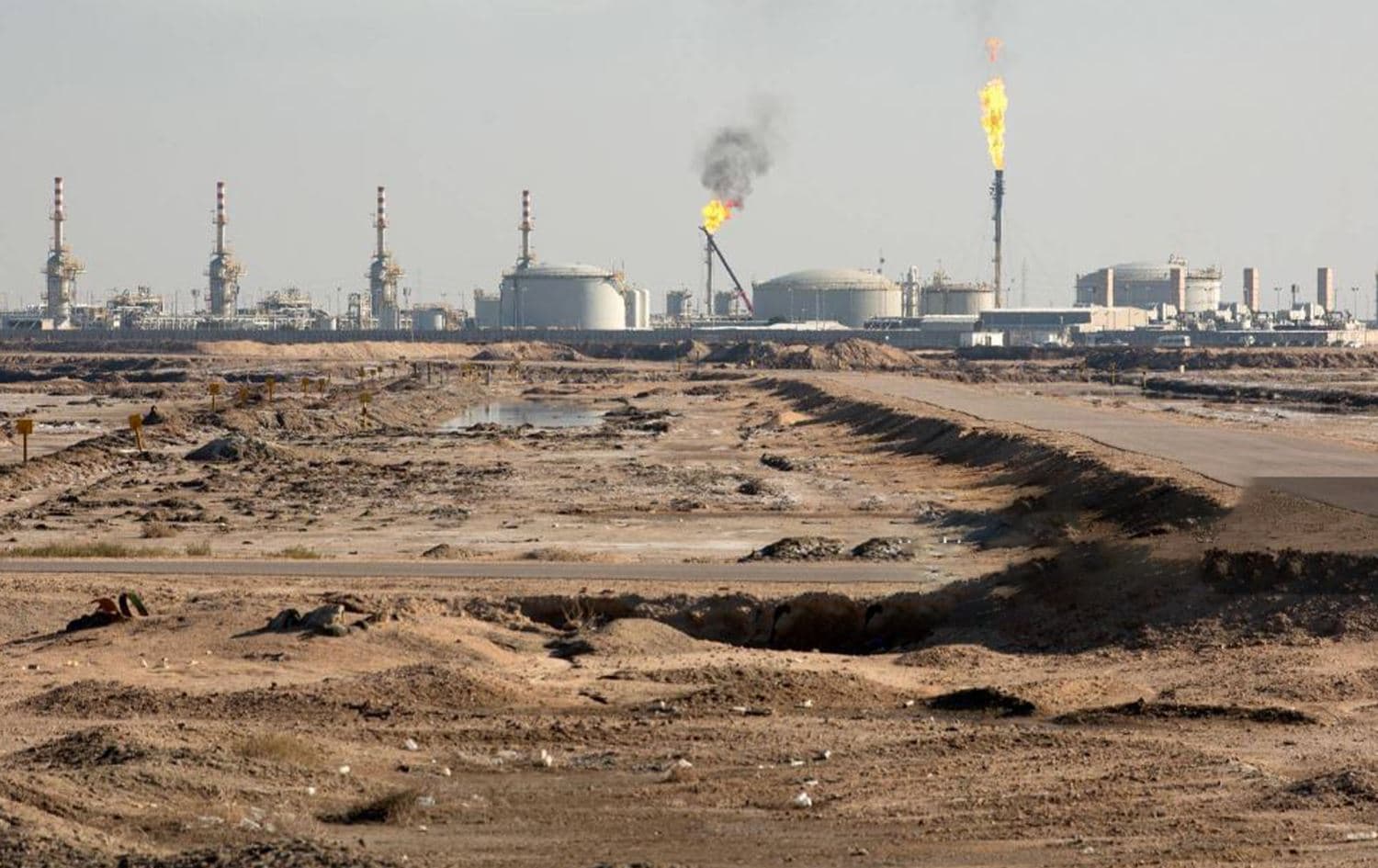 A gas processing facility in Artawi, near Iraq’s southern oil-rich port city of Basra, on January 19, 2022. Photo: Hussein Faleh/AFP