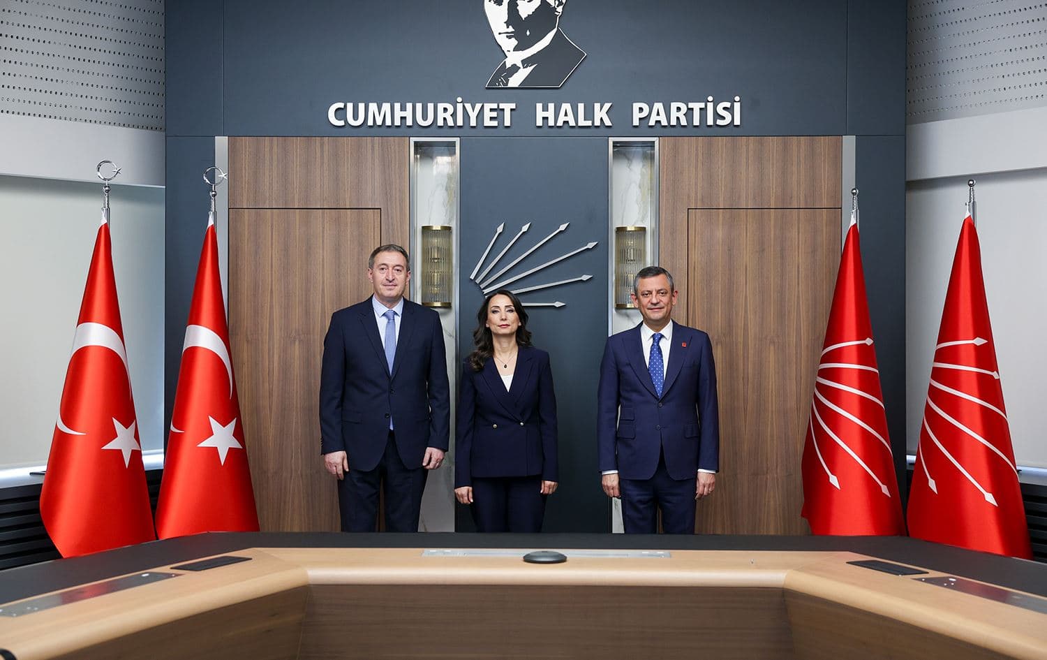 Tuncer Bakirhan, Tulay Hatîmogullari û Ozgur Ozel /Wêne: CHP