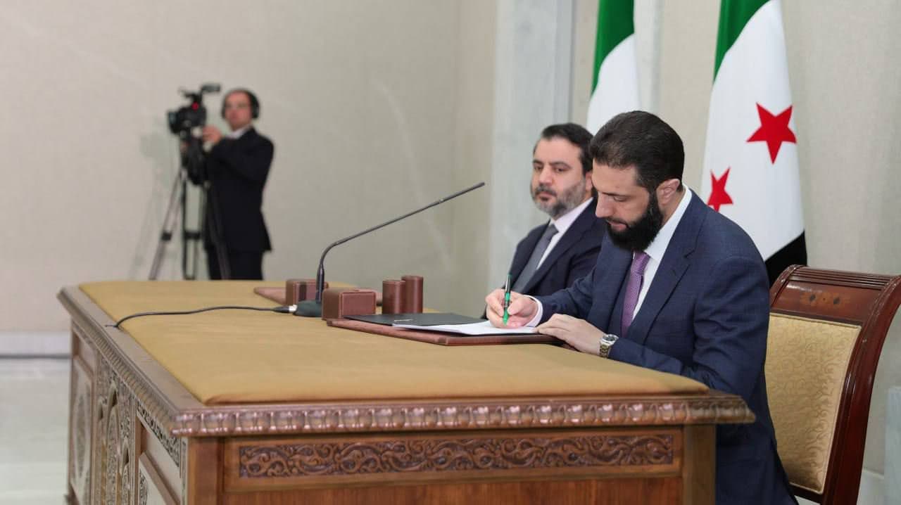 Syrian interim President Ahmed al-Sharaa signs constitutional declaration in Damascus on March 13, 2025. Photo: Syrian presidency