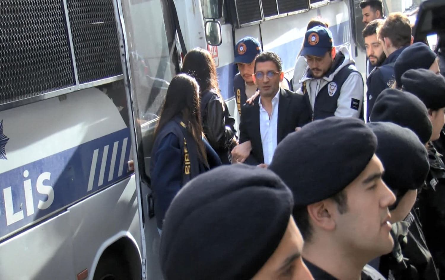 FlaşTV'nin sahibi Erkan Kork, adliyeye sevk edildi / Fotoğraf: X