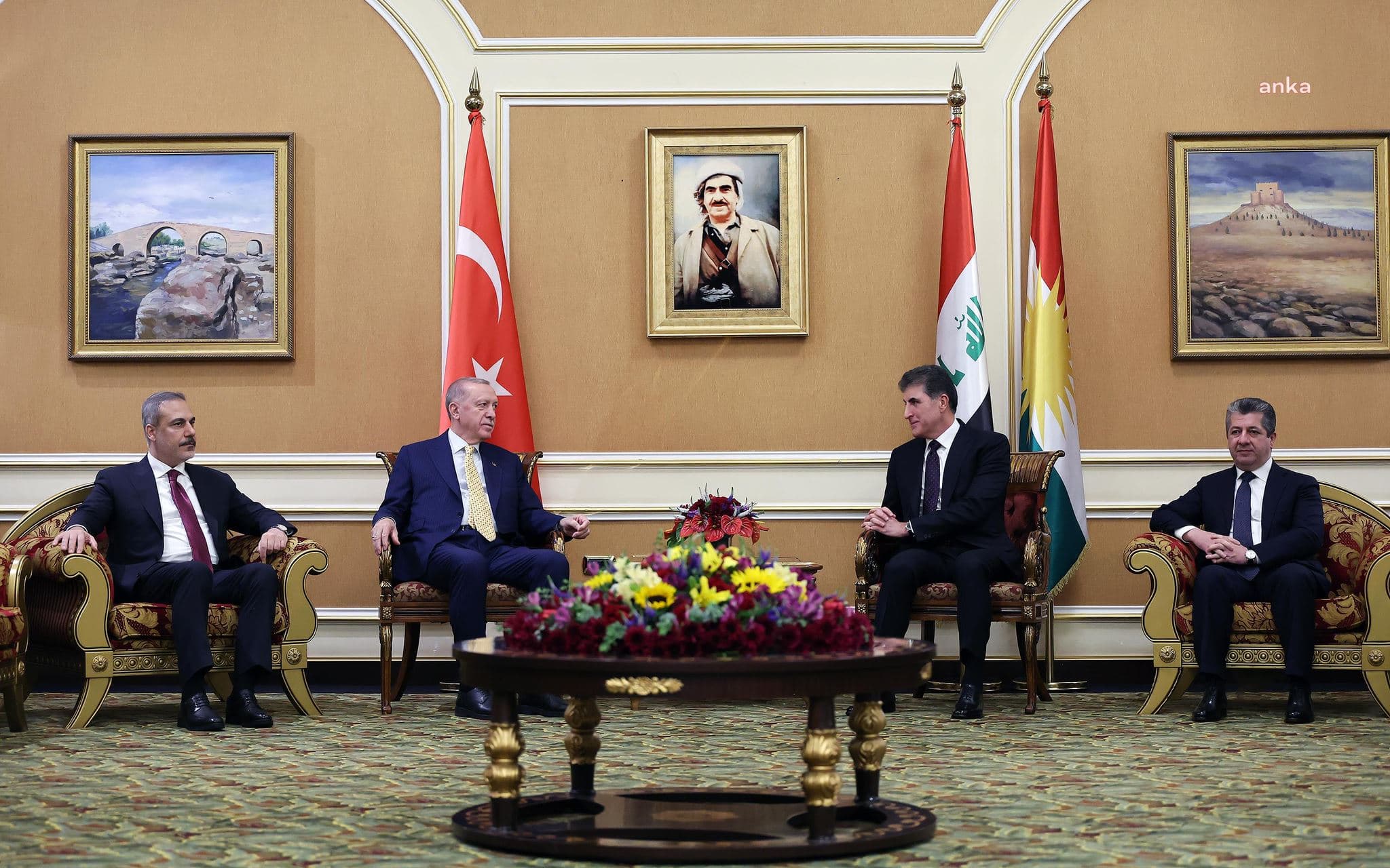 Dema ku Erdogan hat Hewlêrê û Alaya Kurdistanê li kêlekê xuya dike / Wêne: Arşîv, Rûdaw