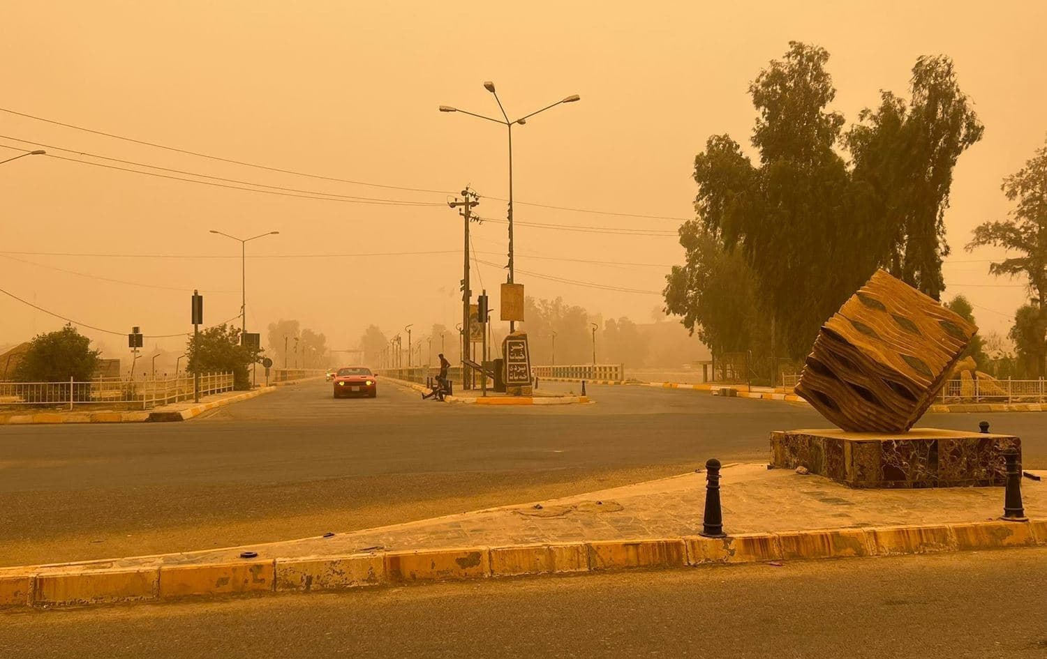 A heavy dust storm engulfs Kirkuk Citadel on May 16, 2022. Photo: Hardi Mohammed/Rudaw