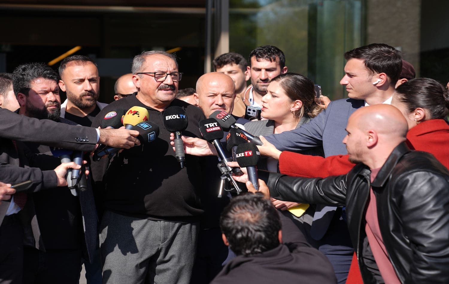 Ali Fuat Önder, gazetecilere açıklama yaparken / Fotoğraf: AA