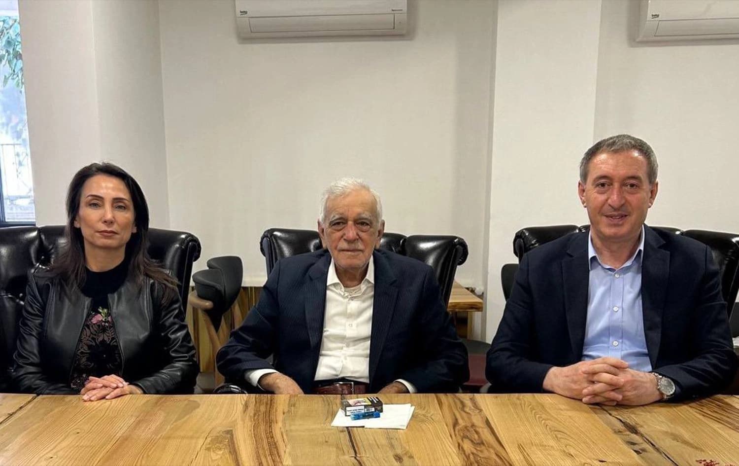 Tulay Hatîmogullari, Ahmet Turk û Tuncer Bakirhan (ji çepê ve) /Wêne: DEM Partî