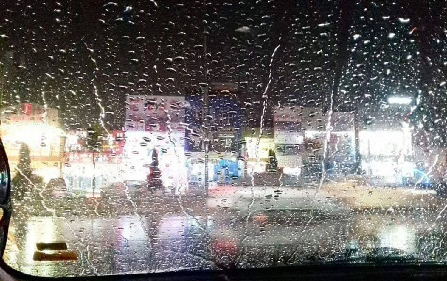 دیمەنێکی کاتی بارانبارین.