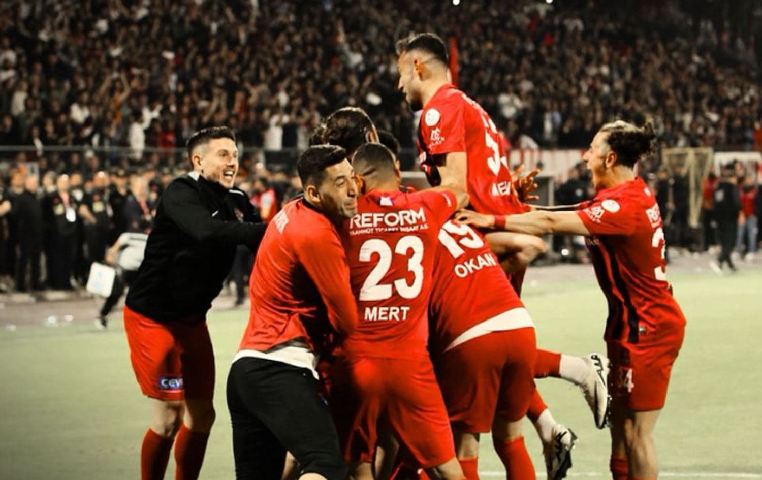 Gol sonrası Vanspor'lu oyuncular sevinç yaşadı