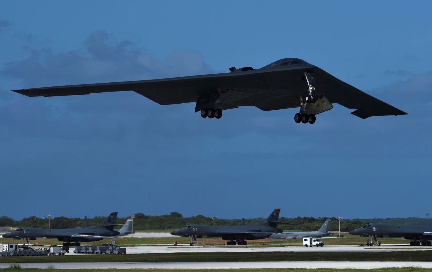 ئەمریکا بە فڕۆکەی B-2 Bomber هێرشەکەی بۆ سەر ئێران ئەنجام داوە.