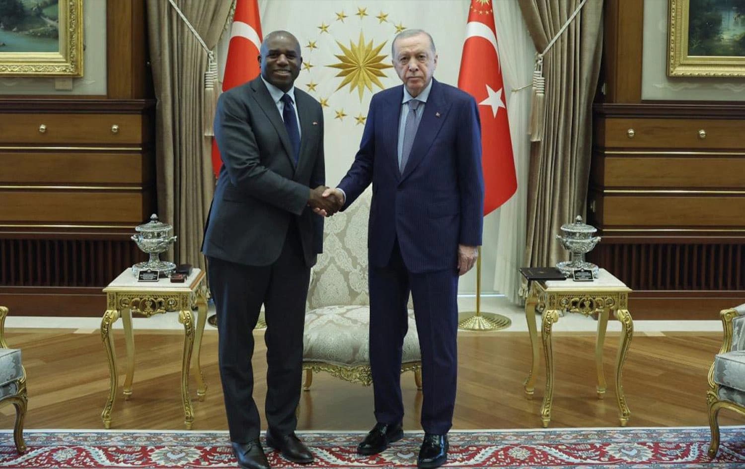 Türkiye Cumhurbaşkanı Recep Tayyip Erdoğan ve İngiltere Dışişleri Bakanı David Lammy
