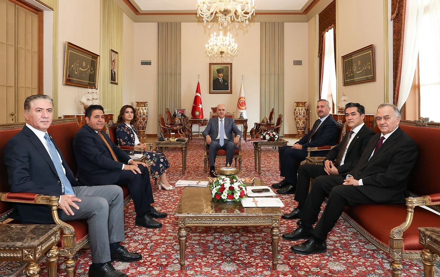 Civîna Kurtulmuş a bi serokwekîlên komên partiyên siyasî re\ Wêne: AA