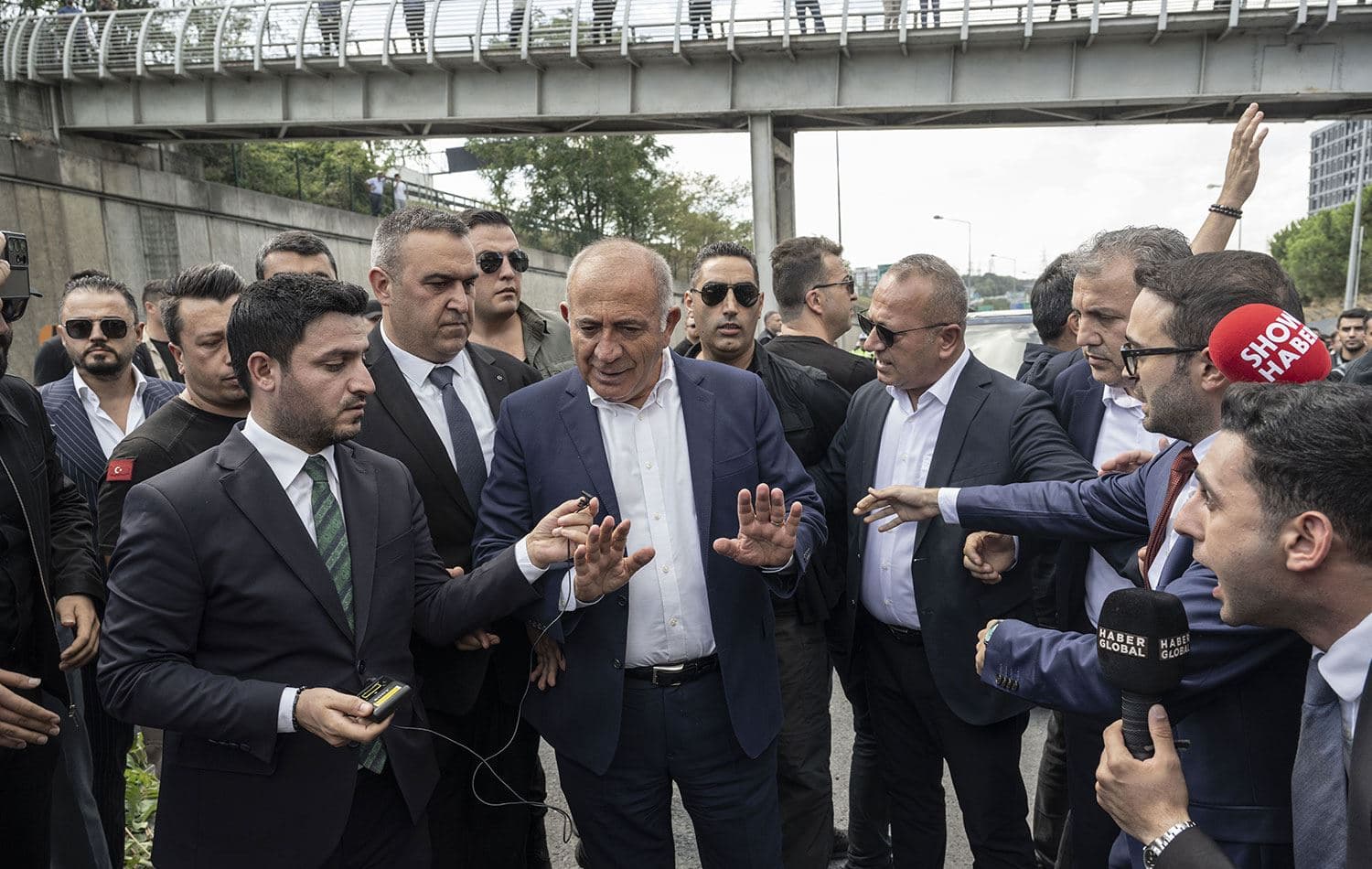Gürsel Tekin, dün CHP İstanbul İl Başkanlığına giderek basın mensuplarına açıklamalarda bulundu. / AA