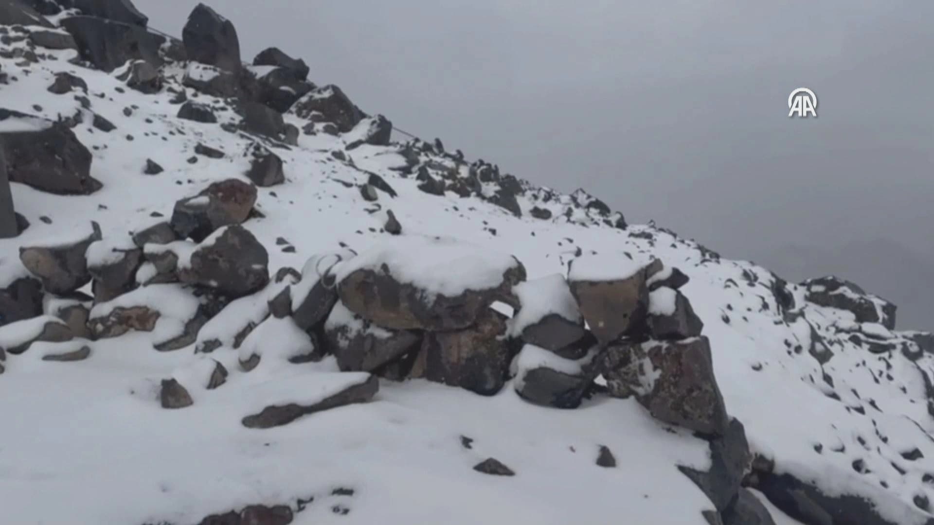 دیمەنی بەفربارین لە چیای ئاگری