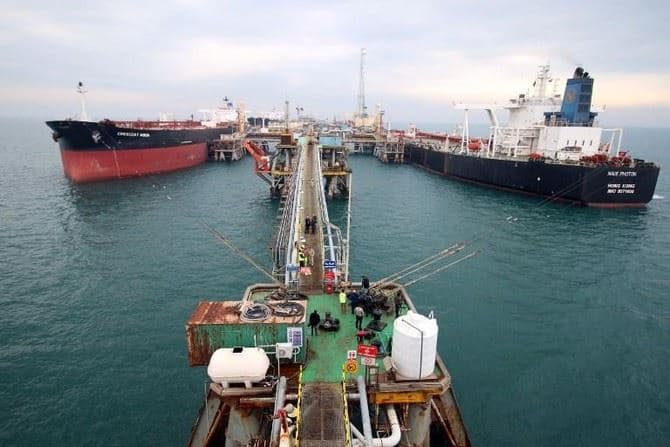 Oil tankers dock at a floating platform, offshore from the southern Iraqi port city of Al-Faw. Photo: AFP