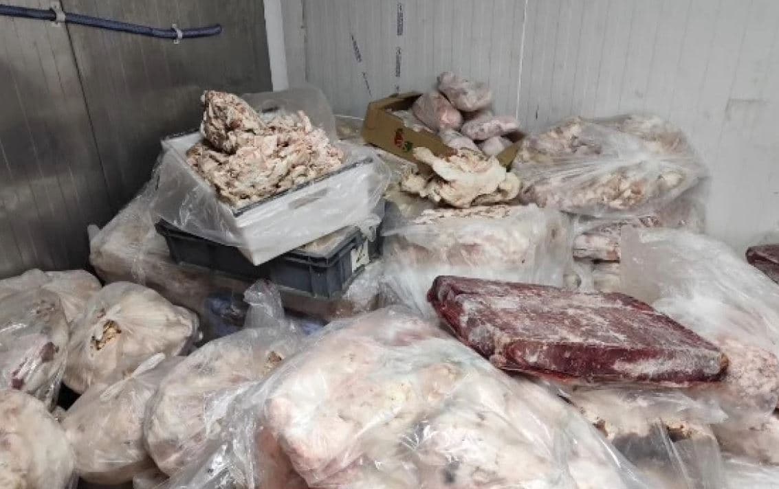 بەهۆیەوە دوو کەس دەستبەسەر کران.