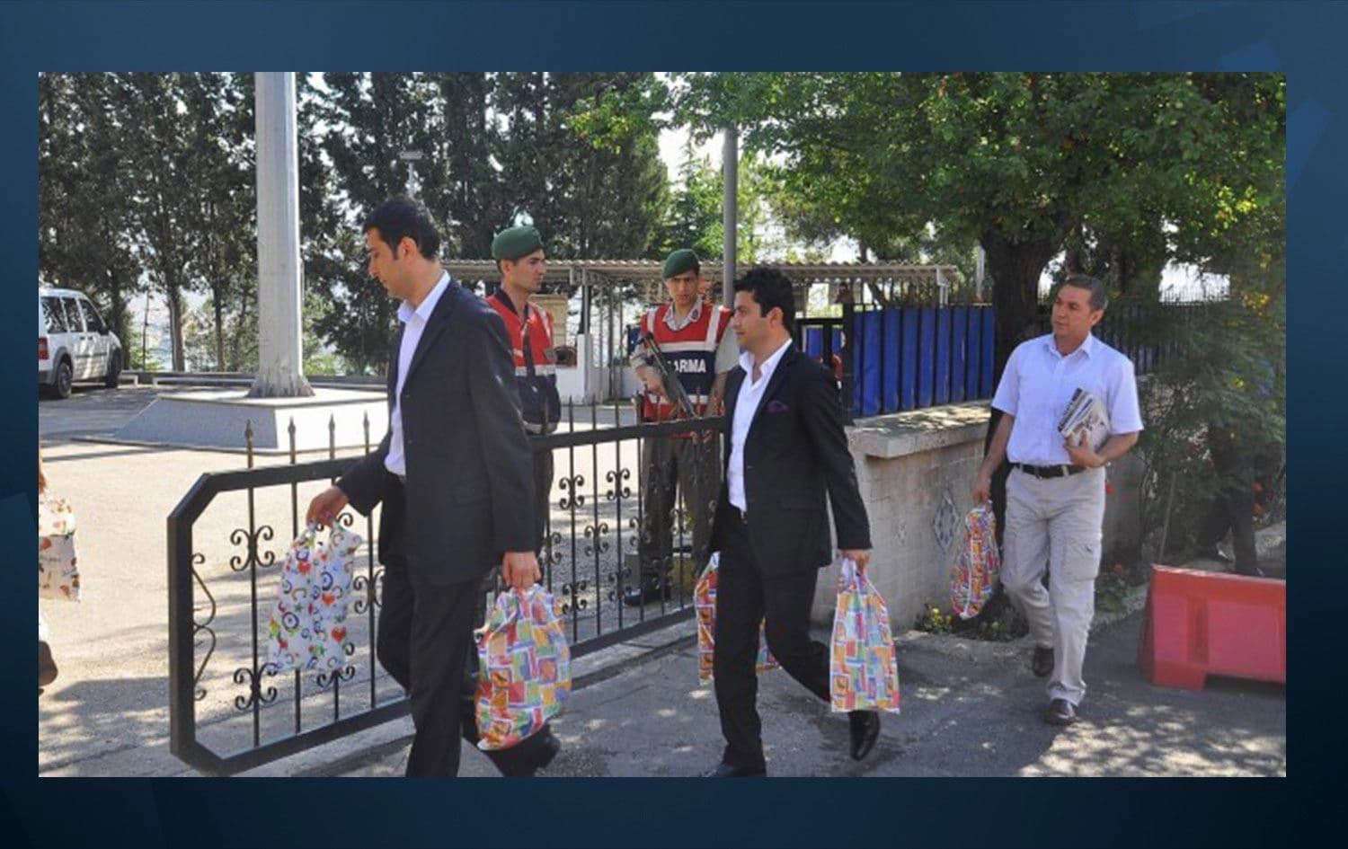Öcalan'ı ziyaret etmeye giden avukatlar / Foto: MA