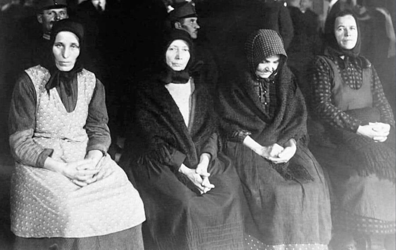 Jinên ku ji ber kuştina mêrên xwe tên darizandin/Wêne: Getty Images