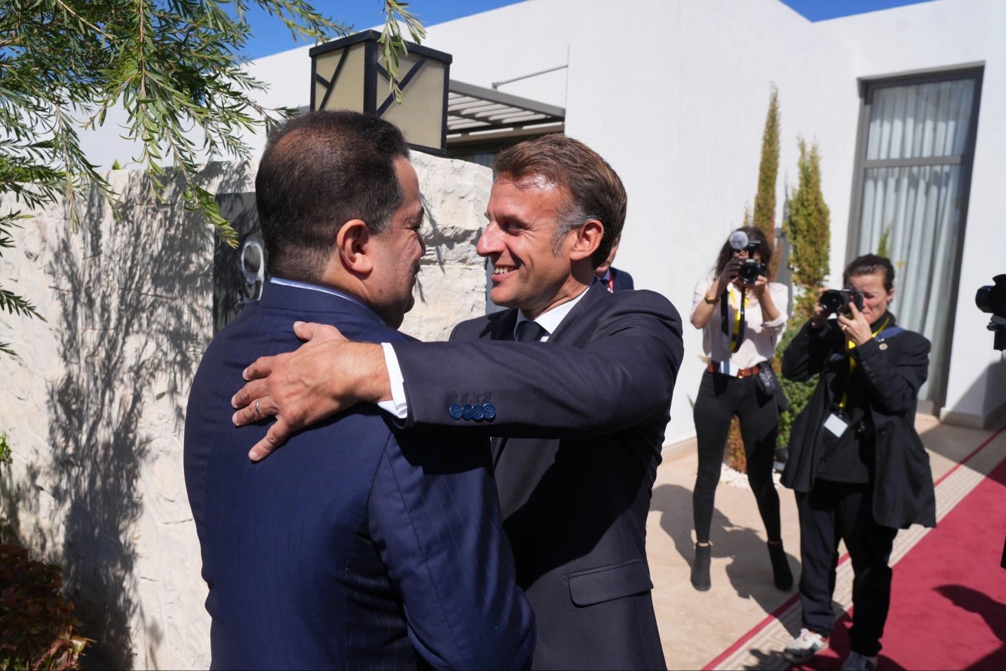 French President Emmanuel Macron (R) receives Iraqi Prime Minister Mohammed Shia' al-Sudani in Egypt's southern Red sea resort city of Sharm el-Sheikh, ahead of an international conference to finalize an agreement to end the Gaza war. Photo: PM Sudani's media office