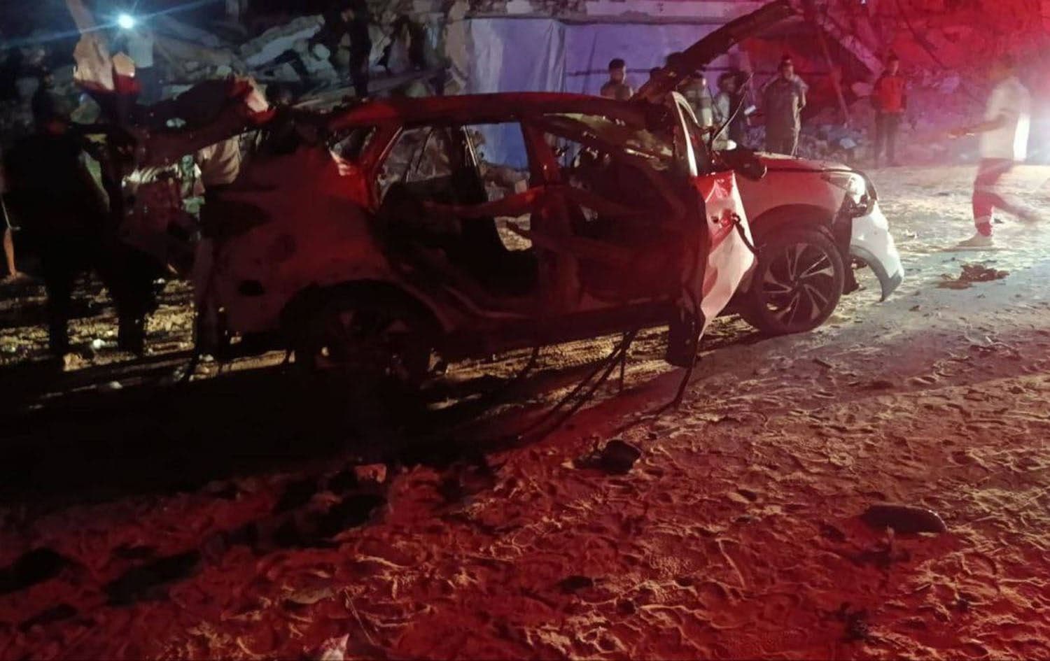 ئۆتۆمبێلێک لە غەززە کە ئەمشەو بەر بۆردوومانی سوپای ئیسرائیل کەوتووە