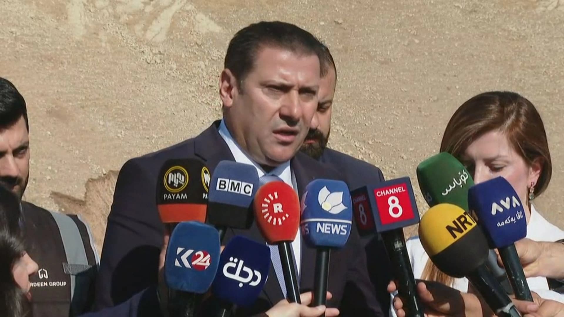 سیروان سەرحەد، قایمقامی قەزای دووکان قسە بۆ پەیامنێران دەکات.