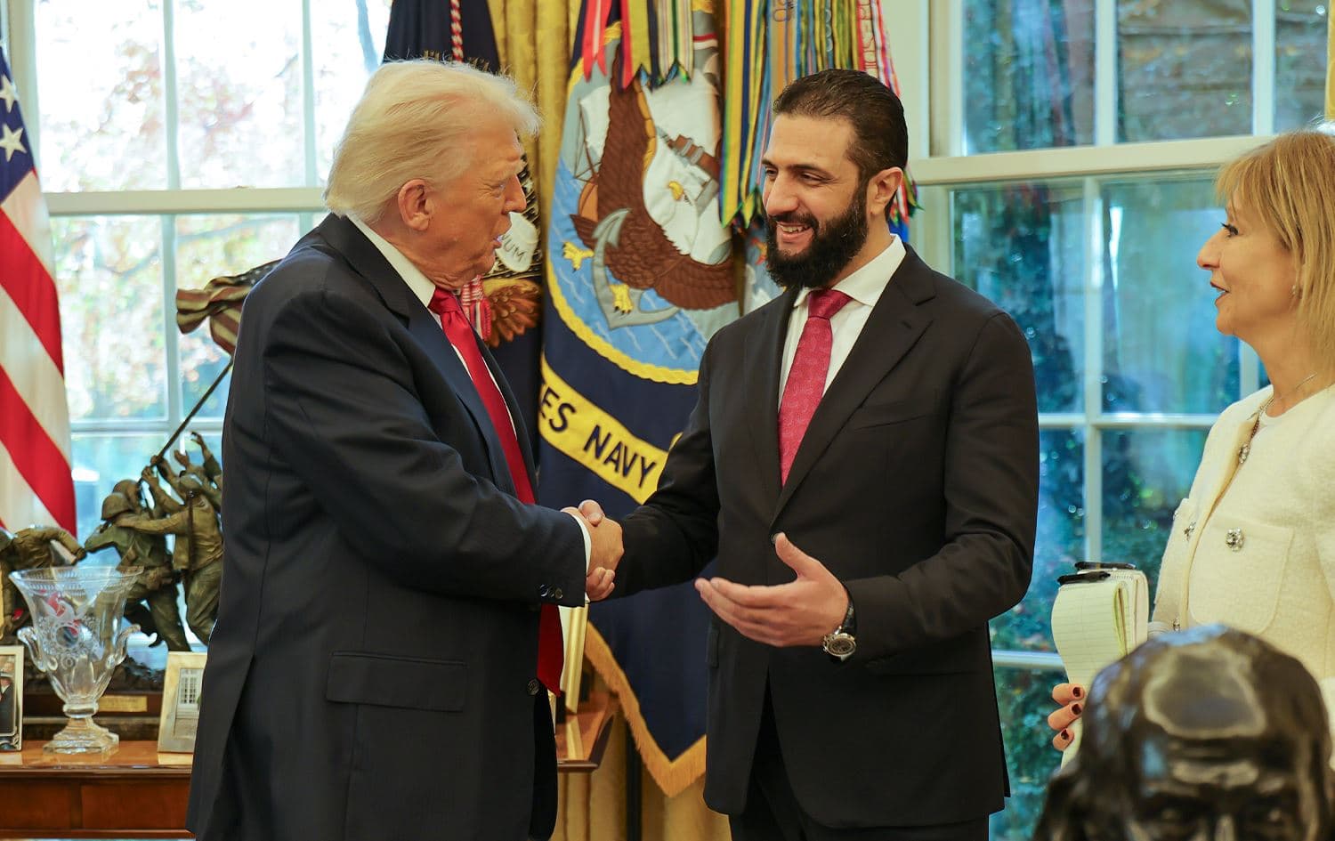 US President Donald Trump (left) receives Syrian interim President Ahmed al-Sharaa (right) at the White House on November 10, 2025. Photo: Syrian presidency