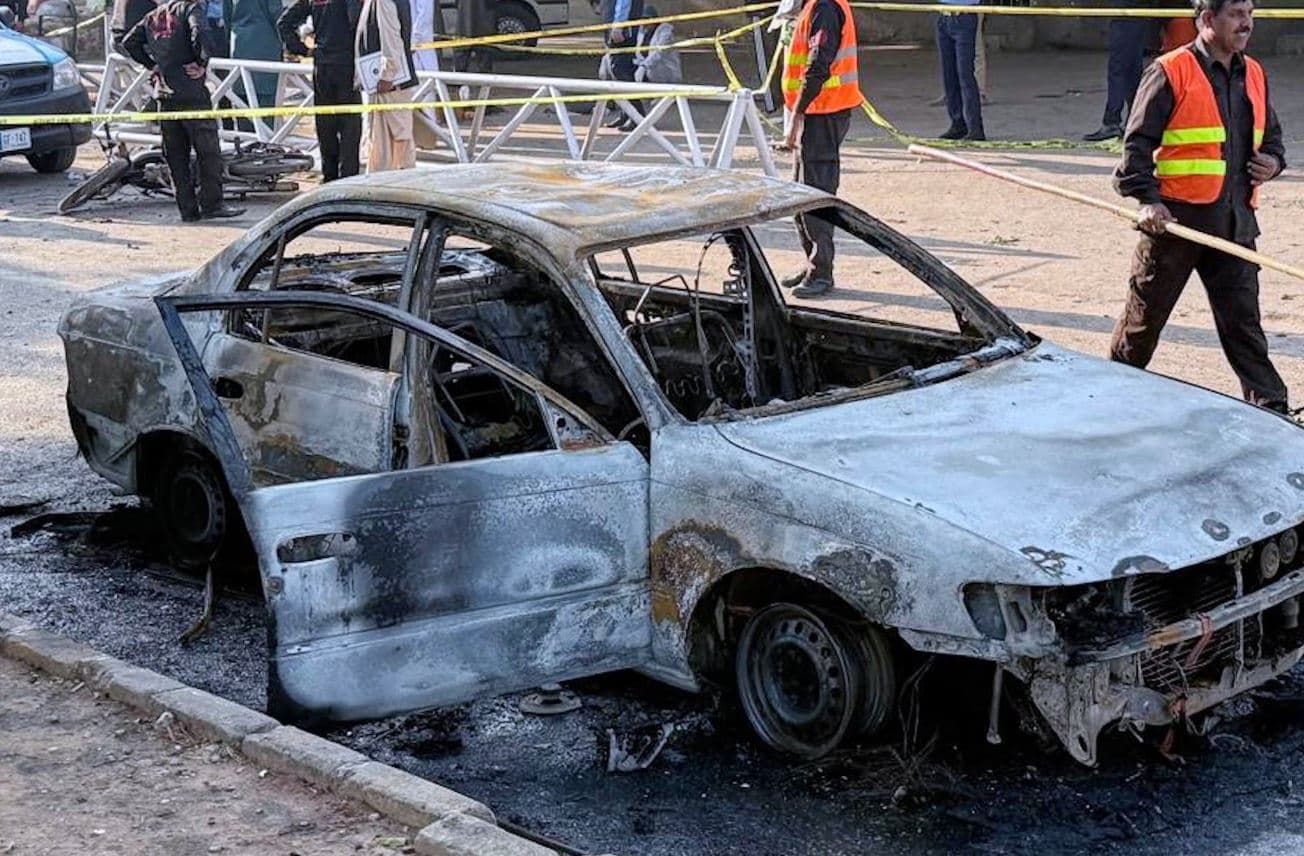 دیمەنێکی پاش تەقینەوەکەی پاکستان. وێنە: AP