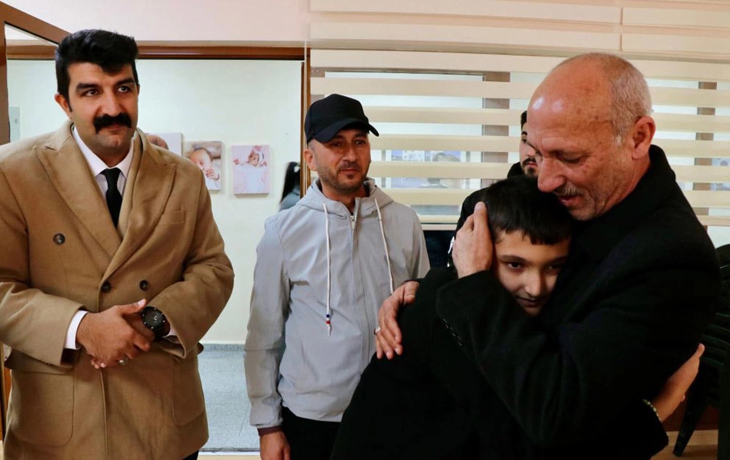 Irak'ın Ankara Büyükelçiliği, IŞİD'in parçaladığı bir aileyi yıllar sonra bir araya getirdi
