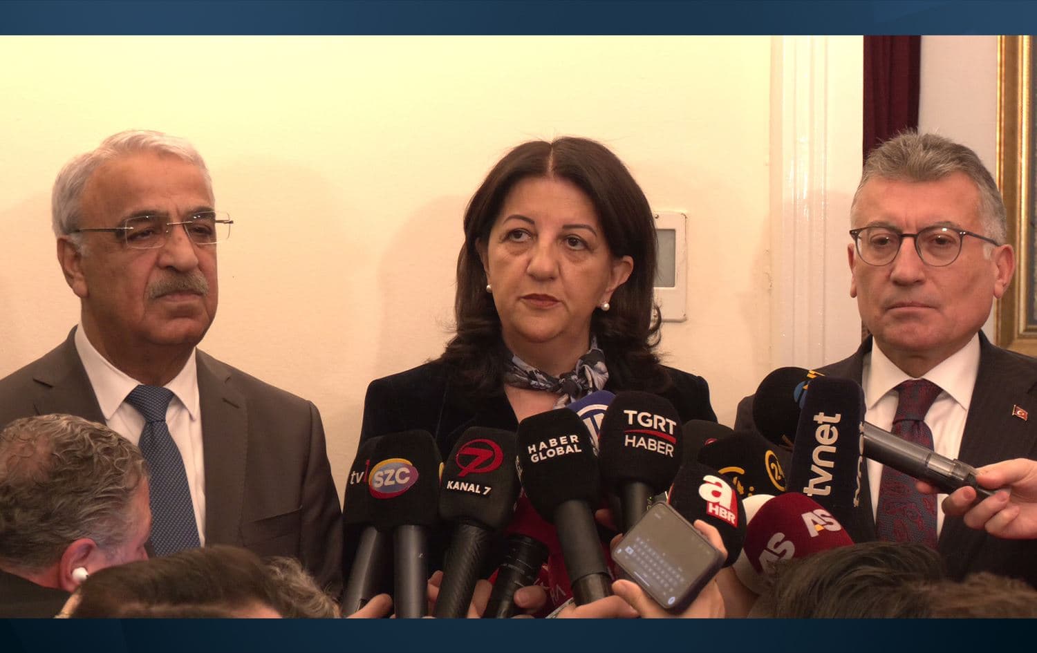 Civîna çapemeniyê ya Heyeta Îmraliyê û AK Partiyê /Wêne: Ji vîdeoyê