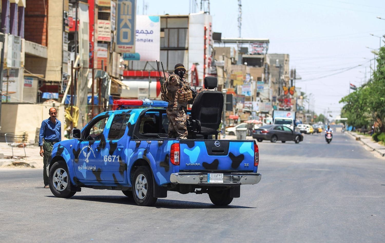 ئۆتۆمبێلێکی هێزە ئەمنییەکانی عێراق لە شەقامێکی بەغدا