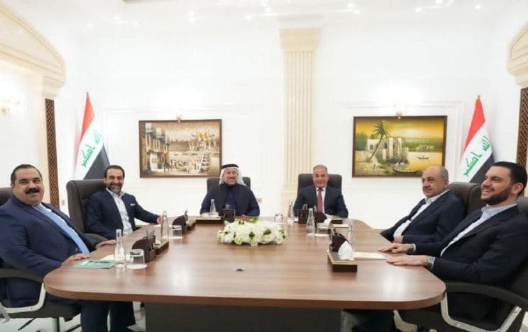 دیمەنی کۆبوونەوەی سەرکردەی سووننەکانی عێراق لە بارەگای ئەحمەد جبووری (ئەبو مازن)، سەرۆکی پارتی جەماوەریی نیشتمانی لە بەغدا.