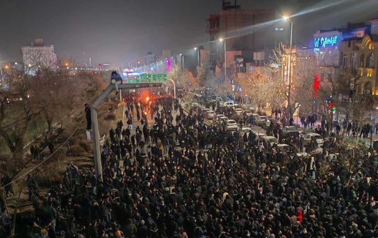 ناڕەزایەتییەکانی ئێران فراوانتر دەبن