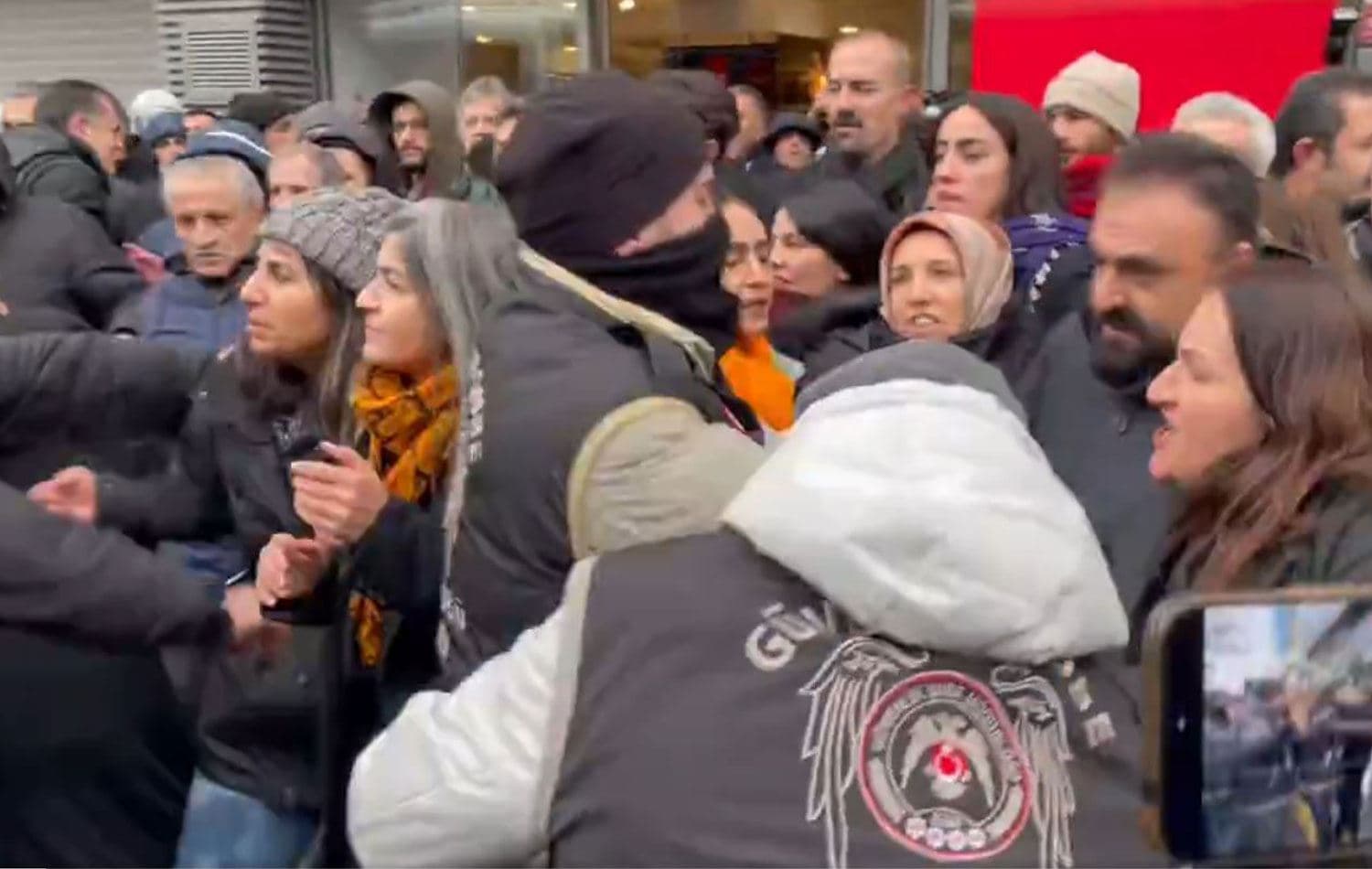 Van'da göstericilere müdahale edildi. / Video alıntısı