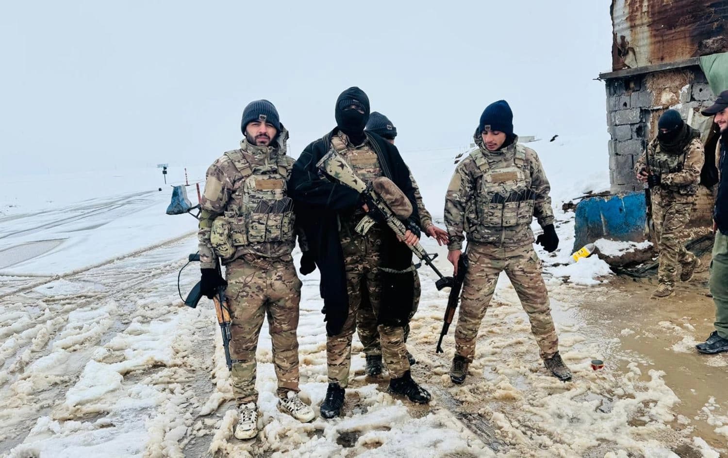 Kurdish, Arab and Alawite fighters of SDF on M4, east of Qamishli, on January 23, 2025. Photo: Fazel Hawramy / Rudaw