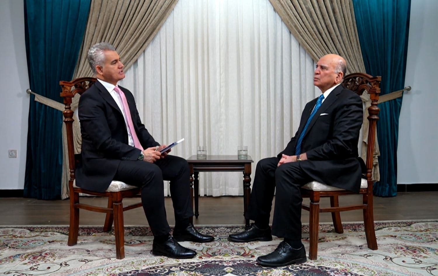 Foto: Irak Dışişleri Bakanı ve KDP'nin Cumhurbaşkanı adayı Fuad Hüseyin Rûdaw TV’den Senger Abdulrahman’ın sorularını yanıtladı.