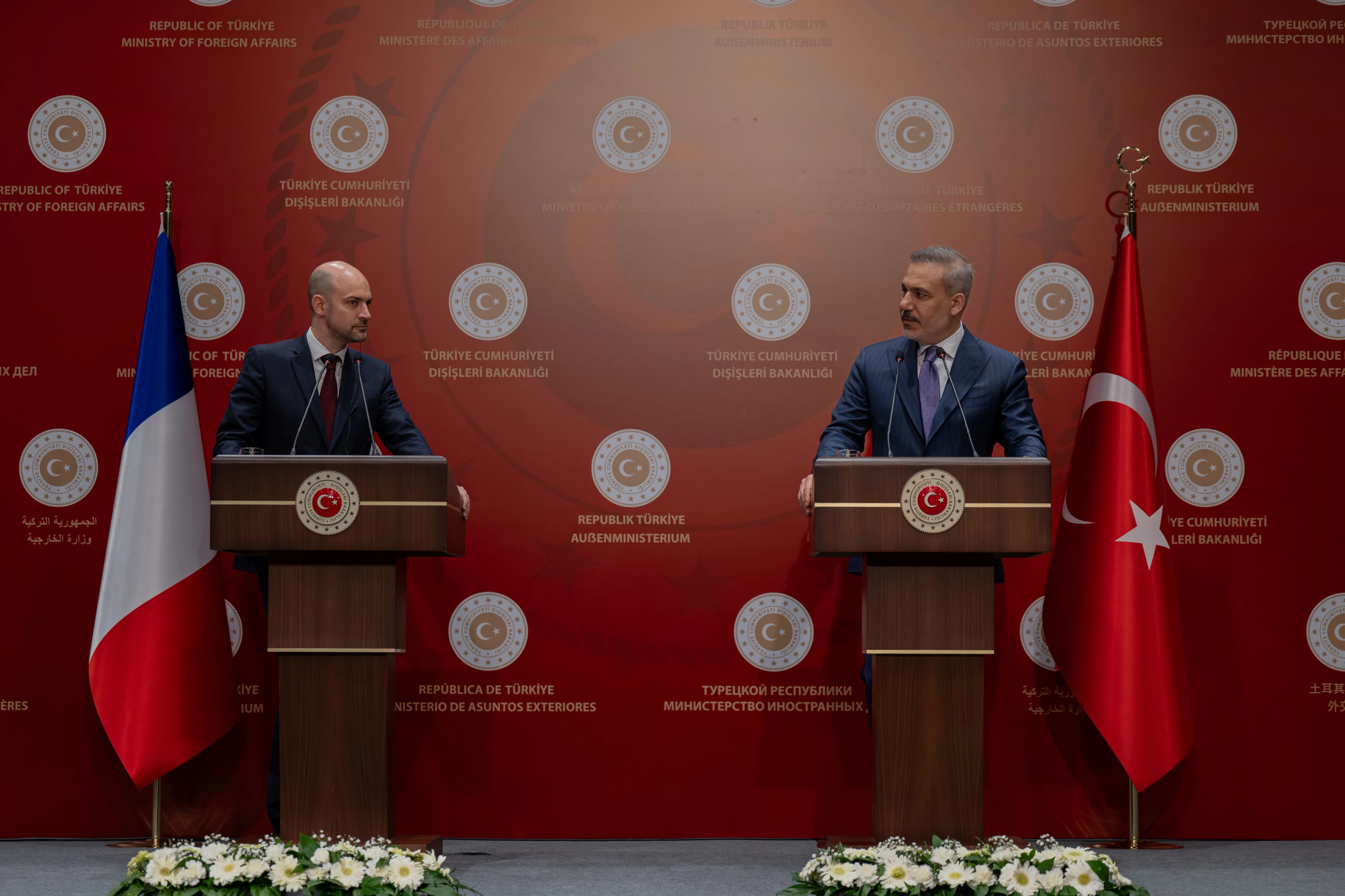 Foto: Türkiye Dışişleri Bakanı Hakan Fidan (sağda) ile Fransa Avrupa ve Dışişleri Bakanı Jean-Noel Barrot (solda), Ankara'daki görüşmelerinin ardından ortak basın toplantısı düzenledi.