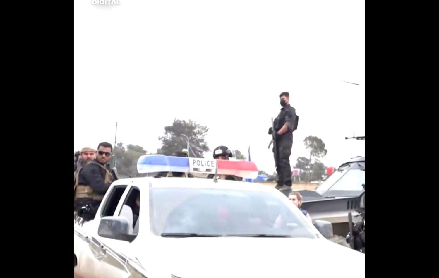 Suriye geçici hükümetine bağlı güvenlik güçleri Rojava’nın Heseke kentine girdi.