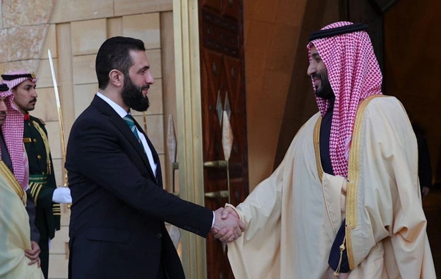 Ahmed Şara (solda) ve Veliaht Prens Salman / Foto: Arşiv