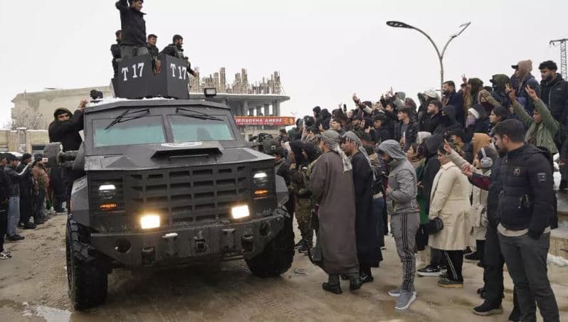 Members of the Kurdish-led Syrian Democratic Forces (SDF) arrive in Kobane on January 23, 2026, amid Syrian army offensive. Photo: AFP