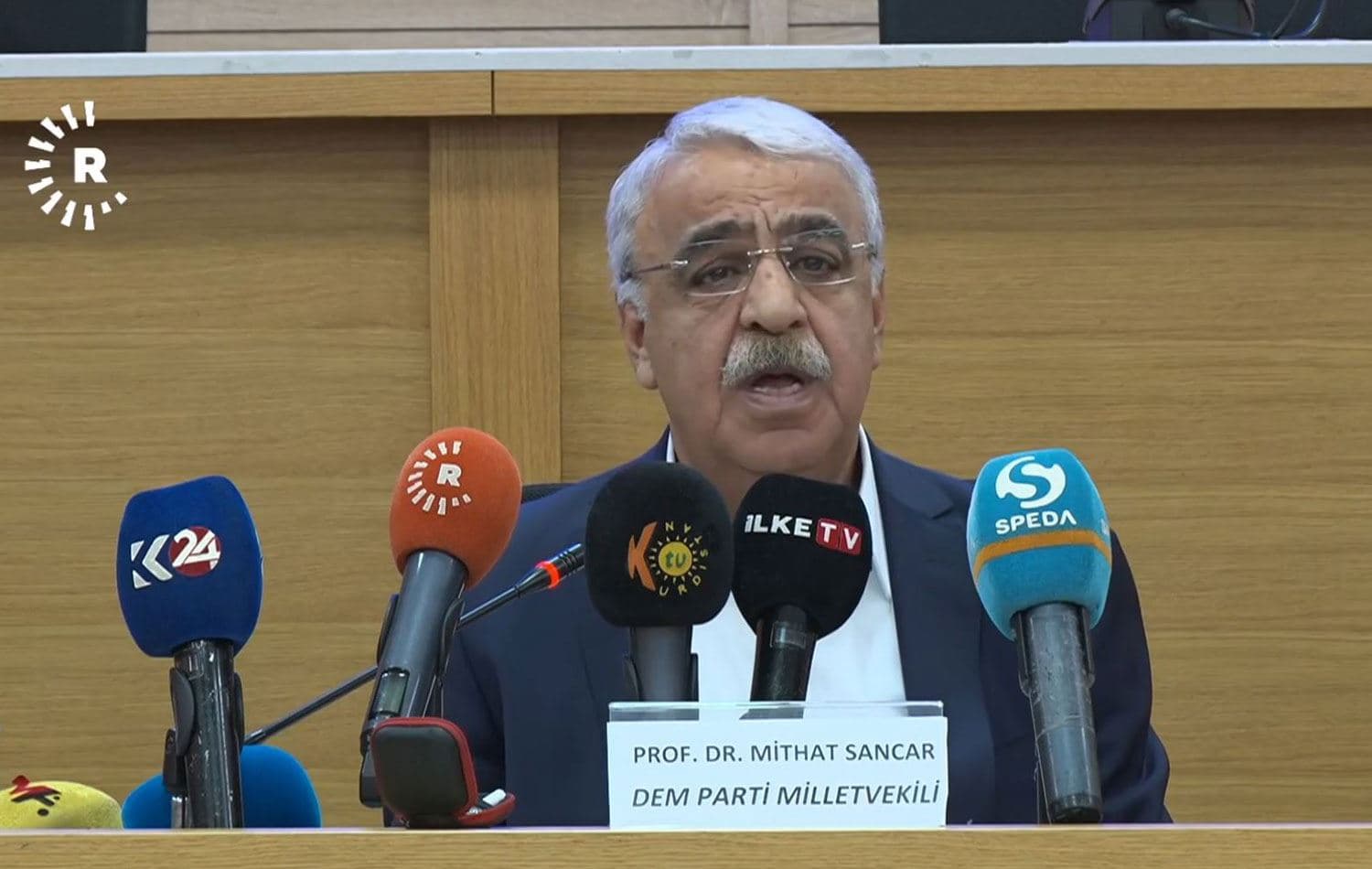 Panelde konuşan DEM Parti Mardin Milletvekili ve İmralı heyeti üyesi Mithat Sancar. / Video alıntısı
