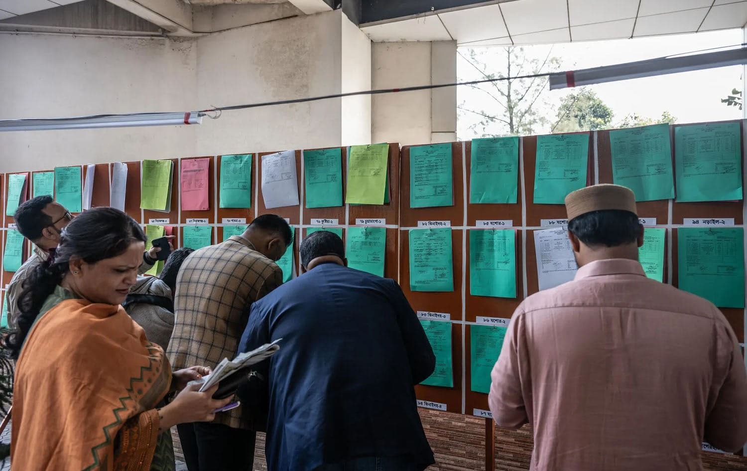 بەڕێوەچوونی هەڵبژاردن لە بەنگلادیش. وێنە: Lam Yik Fei /The New York Times