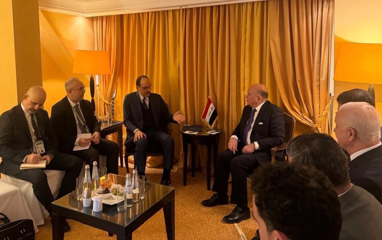 Fuad Husên û Îbrahîm Kalin li Munîhê civiyan / Wezareta Karên Derve ya Îraqê
