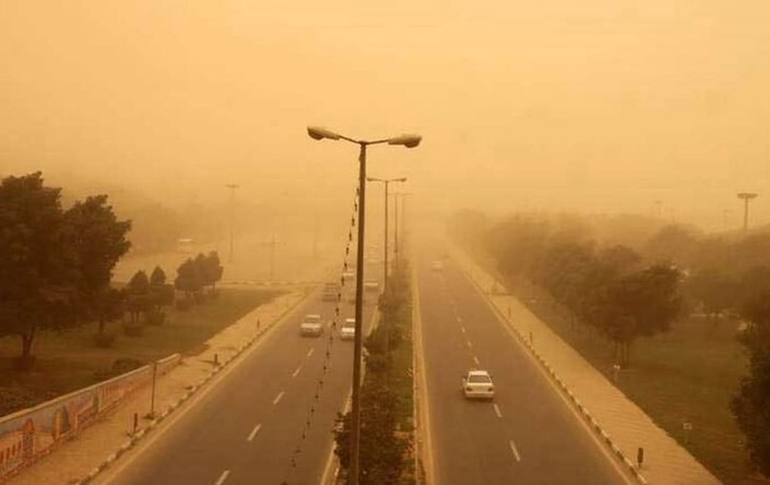 دیمەنێکی خۆڵبارین