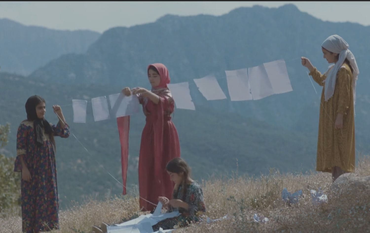 دیمەنێکی نێو فیلمی (سپی)