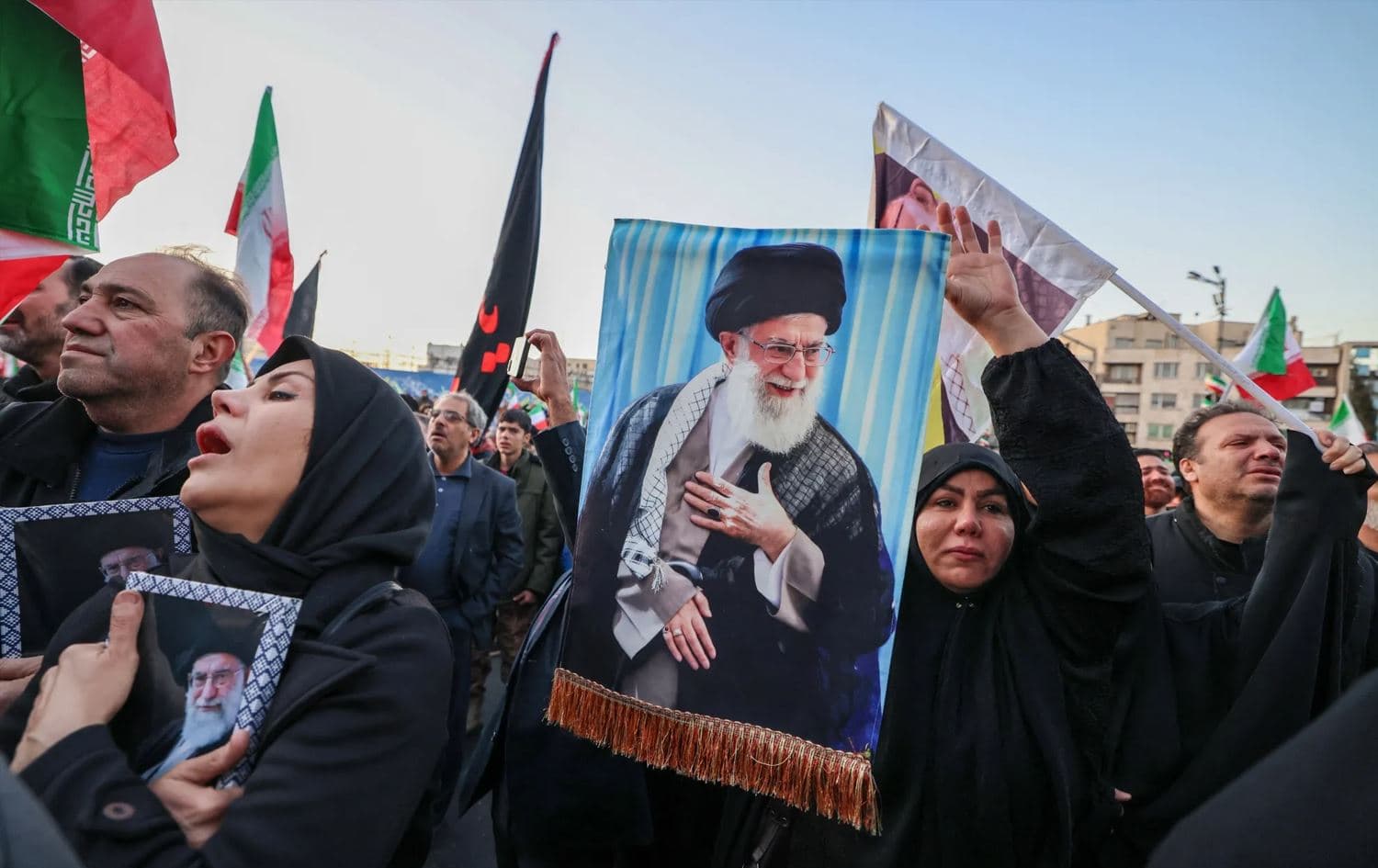 شینگێڕانی لایەنگرانی خامنەیی لە تاران. وێنە: AFP